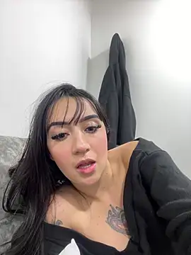 EmmyEvans1's Live XXX Chat