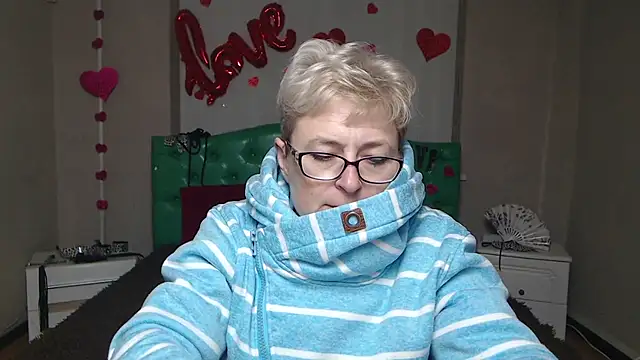 EmiliaGree's Live XXX Chat