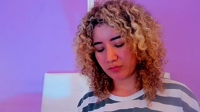 Chatroom XXX en direct de Charlotte11-11