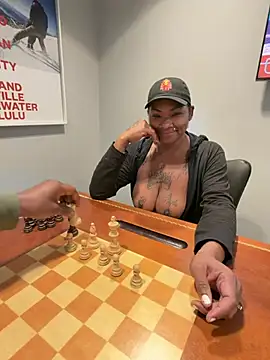 HaloRodeoLover2's Live XXX Chat