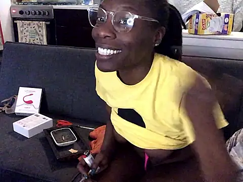 Chatroom XXX en direct de littyleesh1