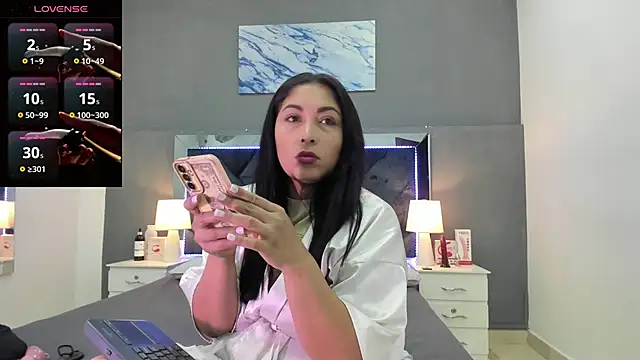 Lauralove_69のライブXXXチャット