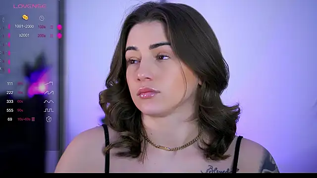 BabbyAisha Chat XXX in diretta