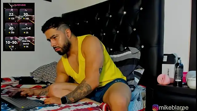 mikeblaree's Live XXX Chat