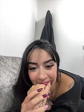 EmmyEvans1's Live XXX Chat