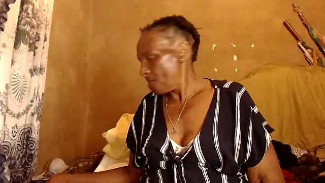 NaughtyGranny's Live XXX Chat