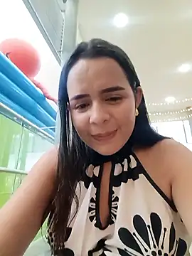 Julieth_hot-69's Live XXX Chat