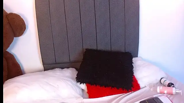 Emadelacroix's Live XXX Chat