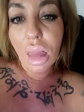 MiaMooly's Live XXX Chat