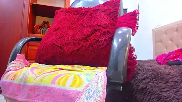 emma_purple_ Webcamshow