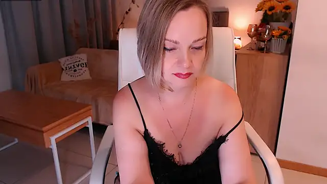 Tilly_Eliot 现场XXX聊天