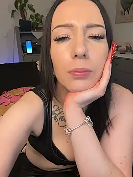 Trixie-Tainted Live XXX-chat