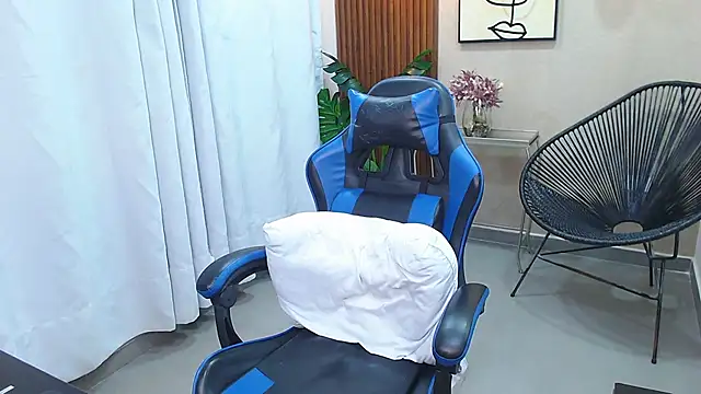 Kenya--Buhle's Live XXX Chat