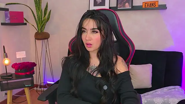 EmmyEvans1's Live XXX Chat