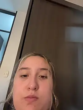 XXX chat uživo modela MoraInFire