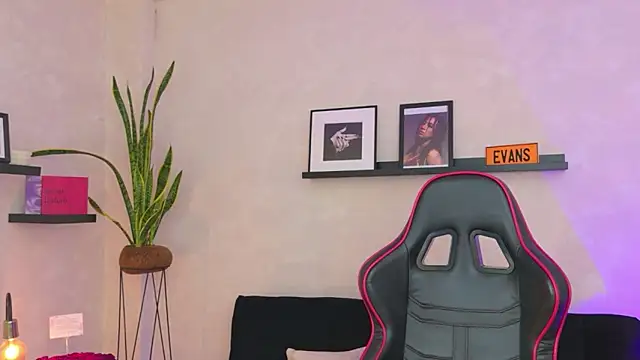 EmmyEvans1: онлайн-секс-чат