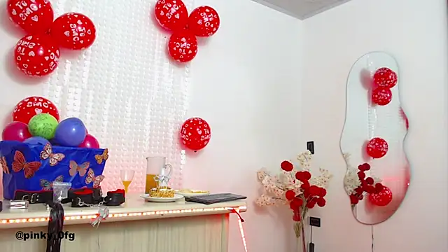 pinky_f00x: онлайн-секс-чат