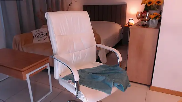 Tilly_Eliot Chat XXX in diretta