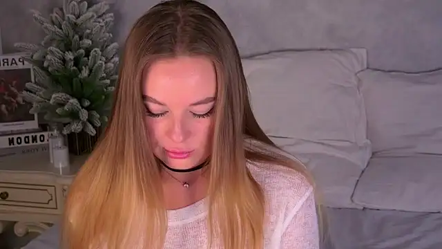 BeatriceEsmont's Live XXX Chat