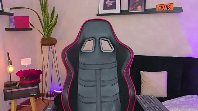 Chat XXX en directo de EmmyEvans1