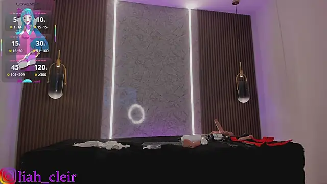 liah_cleir: διαδικτυακό σόου στην κάμερα