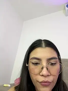 Julietalcl Show in webcam