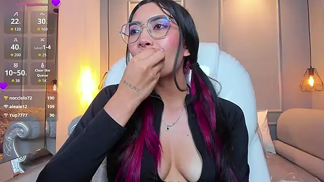 AzuraKindong's Live XXX Chat