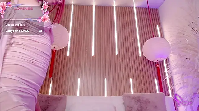 MylaDreams' Live XXX Chat