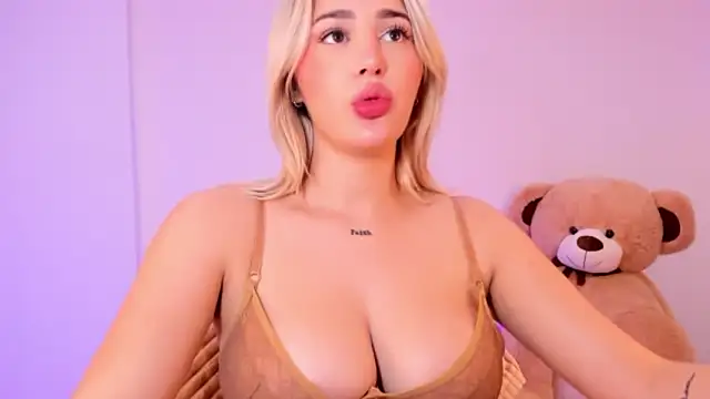 Mia_sofiia21's Live XXX Chat