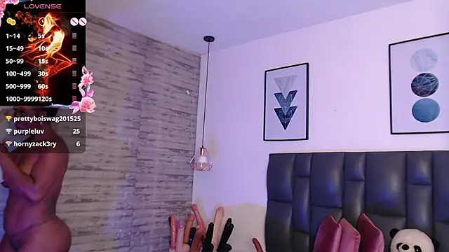 TinnaCobb's Live XXX Chat