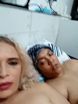 2Juicy_pussy's Live XXX Chat