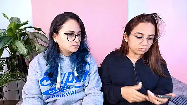 Chatroom XXX en direct de Jules_n_Gia