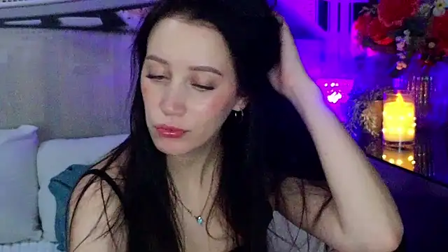 Chatroom XXX en direct de MonicaSweetx