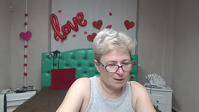 EmiliaGree's Live XXX Chat