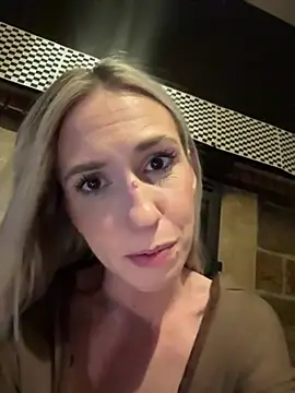 lola_tentatiion élő XXX-chatje