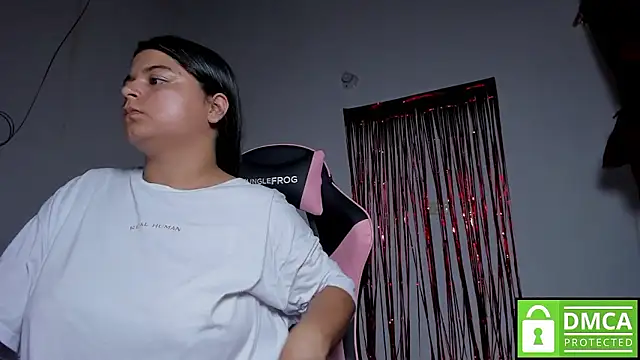 Little_Shaara Chat XXX live