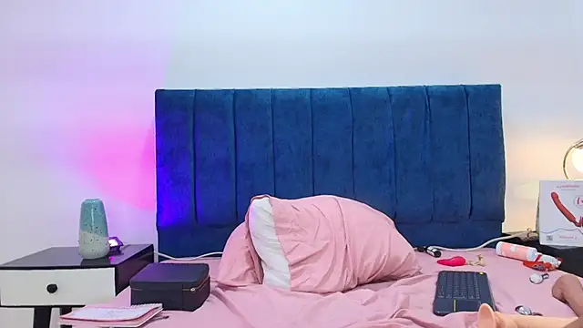 Chatroom XXX en direct de Skye_Moore