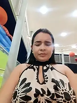 Julieth_hot-69's Live XXX Chat