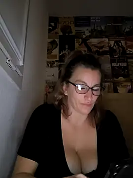 Fifi83Bell's Live XXX Chat