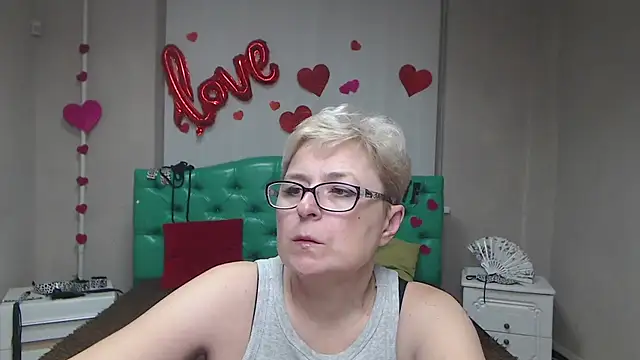 EmiliaGree's Live XXX Chat