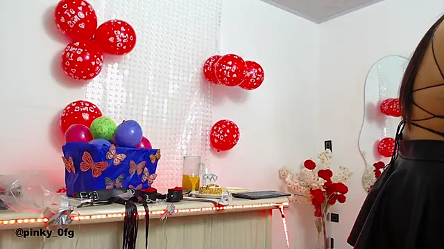 pinky_f00x's Live XXX Chat