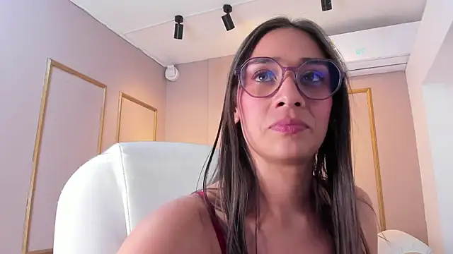 NahimiThompson's Live XXX Chat