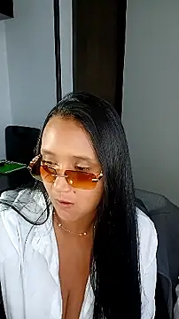 Esmeralda333's Live XXX Chat