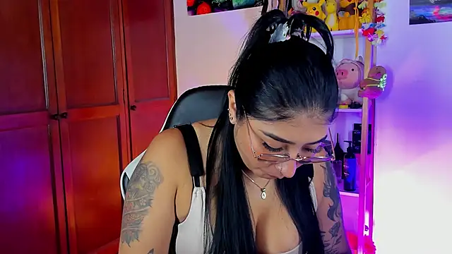 eymy-hadid's Live XXX Chat