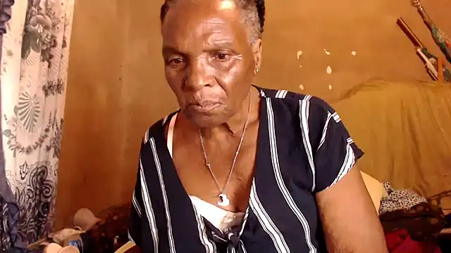 NaughtyGranny Adlı Modelin Canlı XXX Sohbeti