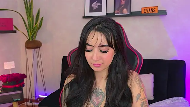 แชท XXX สดของ EmmyEvans1