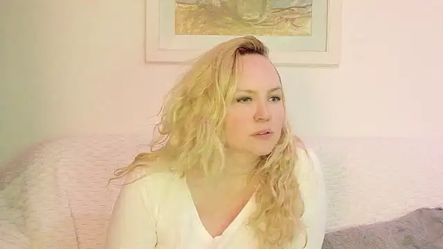 Sarah4you live XXX chat