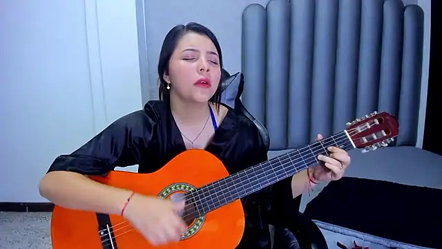 Charlotte-Star's Live XXX Chat