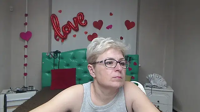 EmiliaGree's Live XXX Chat