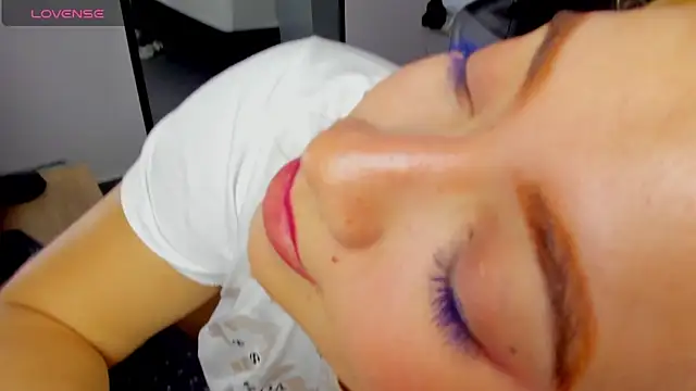 alma_fenix's Live XXX Chat